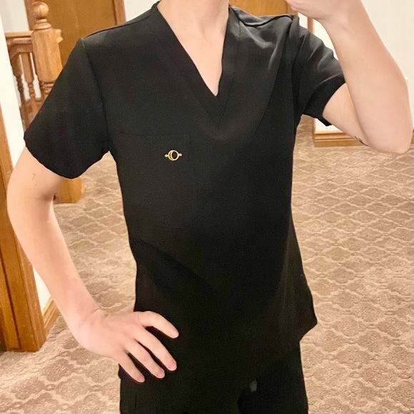 Luuna Astra Scrub Top - Picture 2 of 7